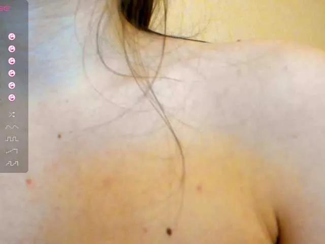 -Stormy- — Vibes excites me.
I want to feel the warmth of your arms on my body.