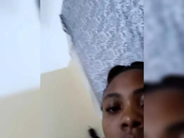 Breesee2 on BongaCams