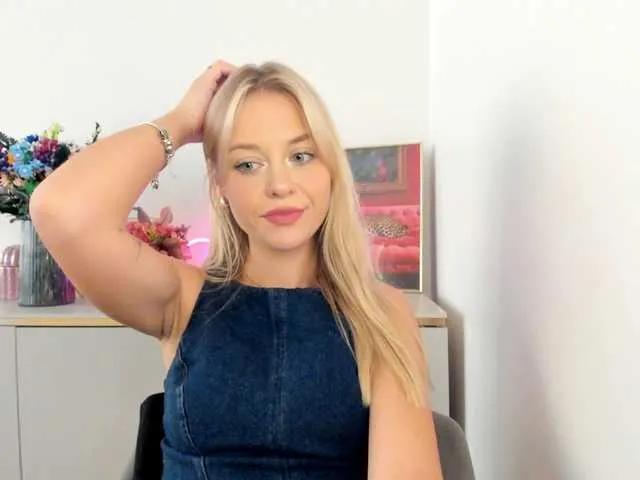 CindyGlam — I'm ready to dive into the ultimate kinky action. Do you have a special fetish? Reveal it to me, so we can go wild. I'm open to experiments, it's always great to try something new. I like to tease and seduce. I love seeing what effect I have on men....