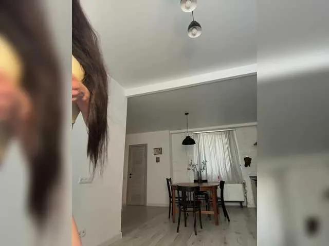 GlamModelHoney — I am fascinated by men with sharp minds, extensive knowledge and a sense of taste.