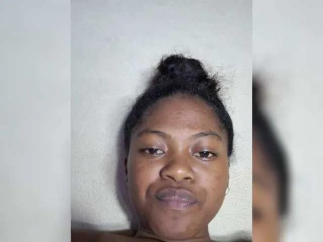 Laluna2 on BongaCams 