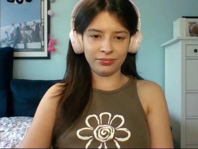 Larice — What turns me on the most is talking about sensual fantasies, kissing and licking, teasing, sexy lingerie, high heels, when you treat me like a princess