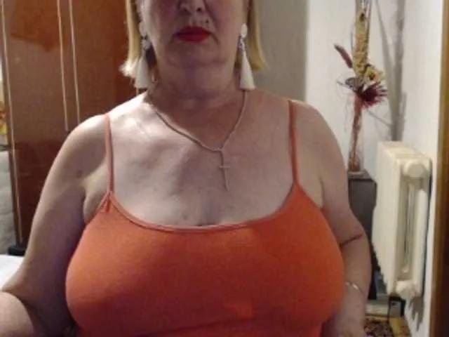 secretfox — Deep and passionate love, yeah you might get hurt but it is the only way to live the life fully