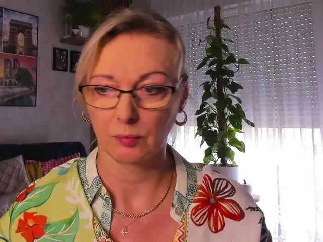 SoftVANESSA — I am a cooking addict, yes ! My dream is to make the whole world smell better with my cookies and my special plates I like to cook, The secret ingredient is always love, I like to put love in all I do. I believe laughter is brightest when the food is...