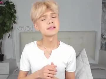 felix_rey — #daddy #twink #asian #cum #18 naked me [244 tokens remaining]