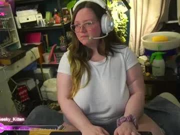 geeky_kitten — Distract me~ Winding down for bed with some video games  - Multi Goal: Teases & increasing play with each goal [200tk each Goal] #lovense #bbw #curvy #chubby #gamer
