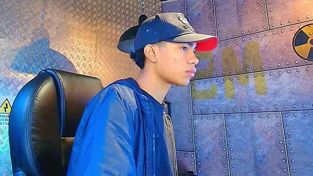 AlanCutee on StripChat 