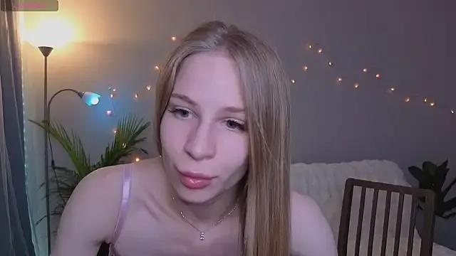 Elis_Fox — NAKED TITS!!