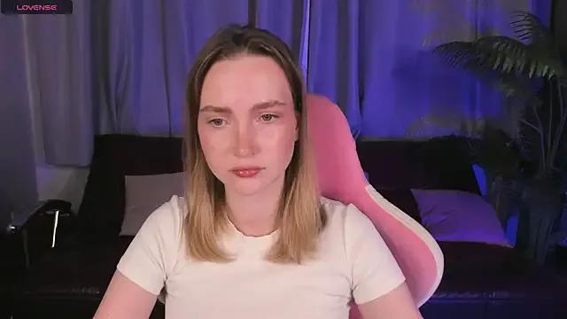 EllaBloom on StripChat 