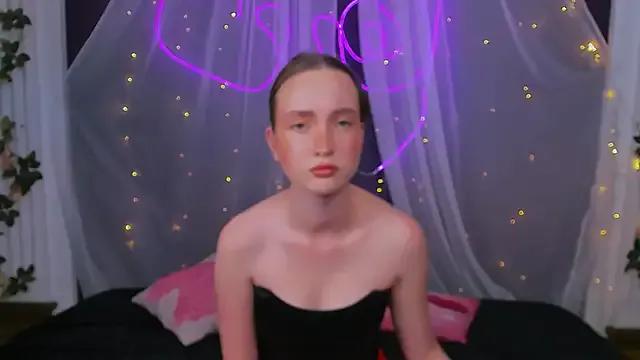 EllaBloom on StripChat 