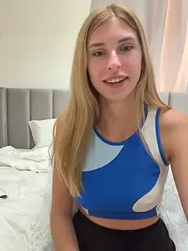 emma05 on StripChat 