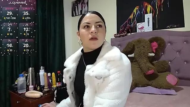 Emmie_Hot on StripChat 