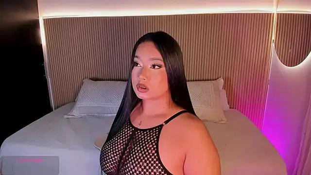 Gaby_Blaze — Turn around to see whole body 