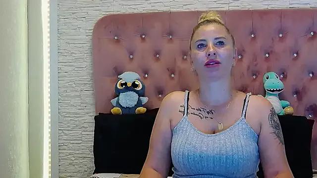 KikiSweet08 on StripChat 