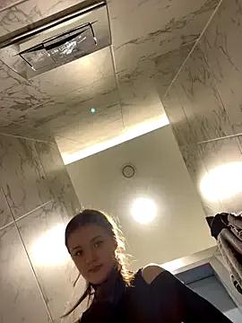 KittyQueeny — FEEL MY LOVE AS VIBES PRETTY KITTY