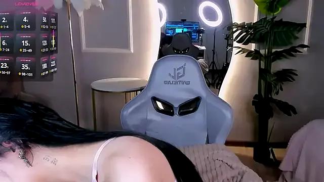 Lii_Rose — show tongue and lick fingers