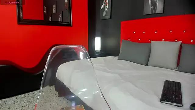 lilyth_adam on StripChat 