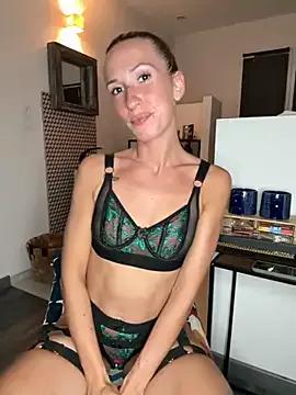 lola_tentatiion on StripChat 