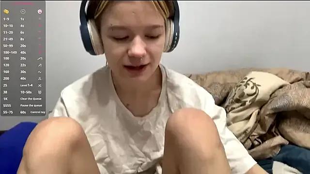 LorRebak — Play with my straps of top!