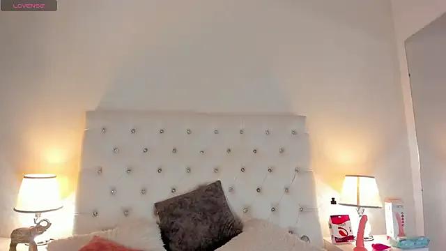 Perla_Giraldo — spanks ass