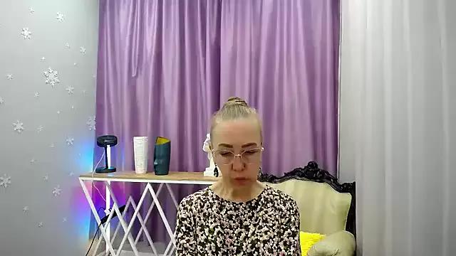 queen_a_n_i on StripChat 