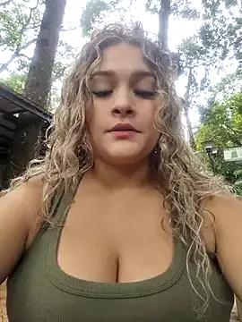 Sara_smiiith211 on StripChat 