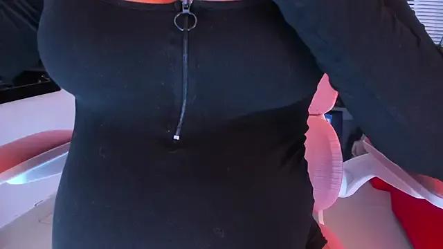 saralifee77 on StripChat 
