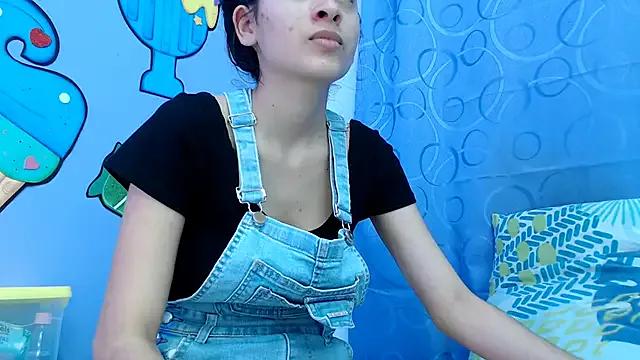 skinnykalitzo18 — DILDO IN PUSSY 