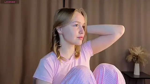 VinnieSerrano on StripChat 