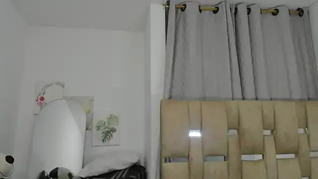 Zanahia2 on StripChat 